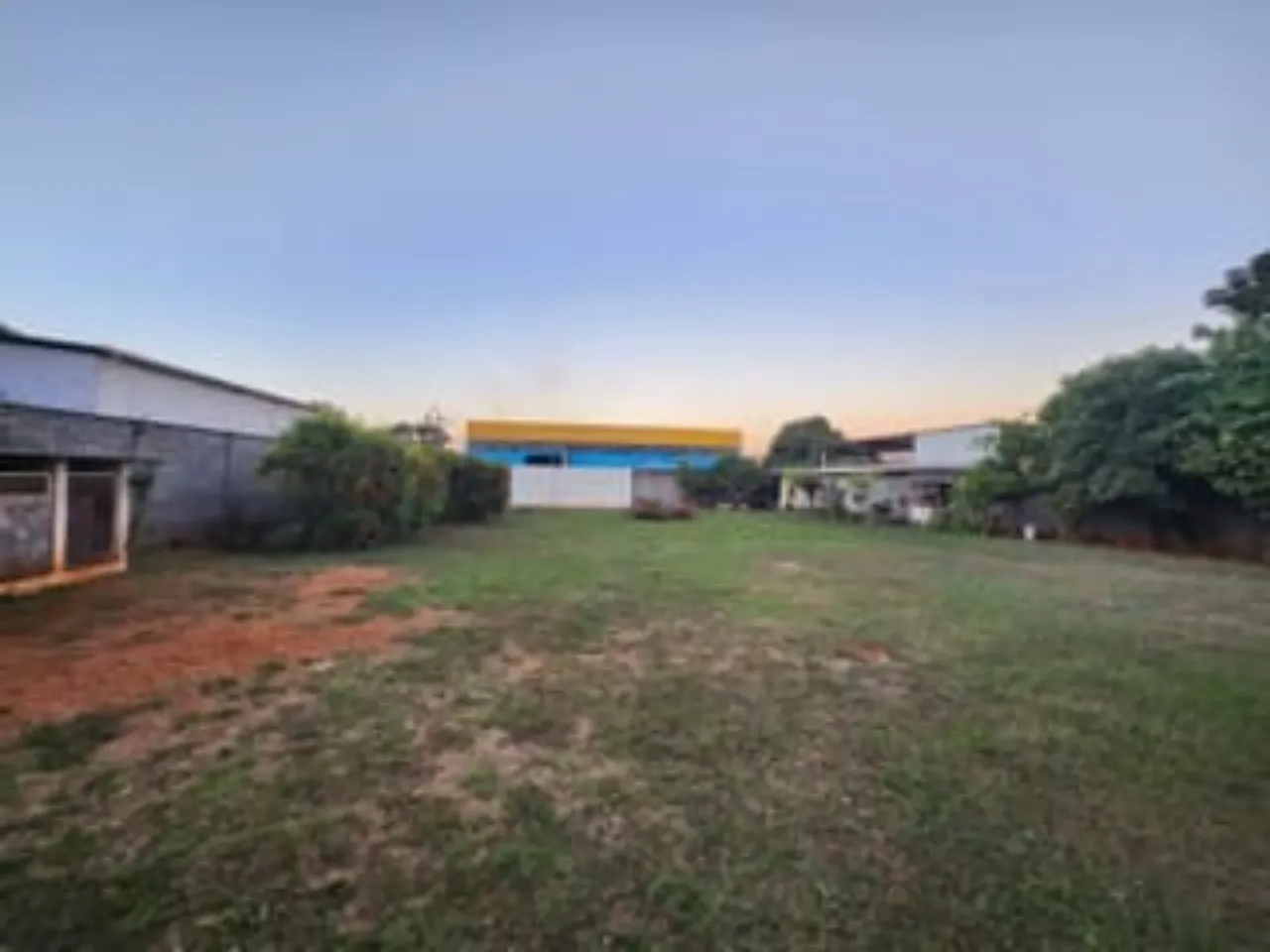 Imagem Galpão Comercial de Alto Padrão na Vila Nova Sorocaba: 5 Salas, 5 Banheiros, 10 Vagas de Garagem, 1.327m². Venda ou Locação!