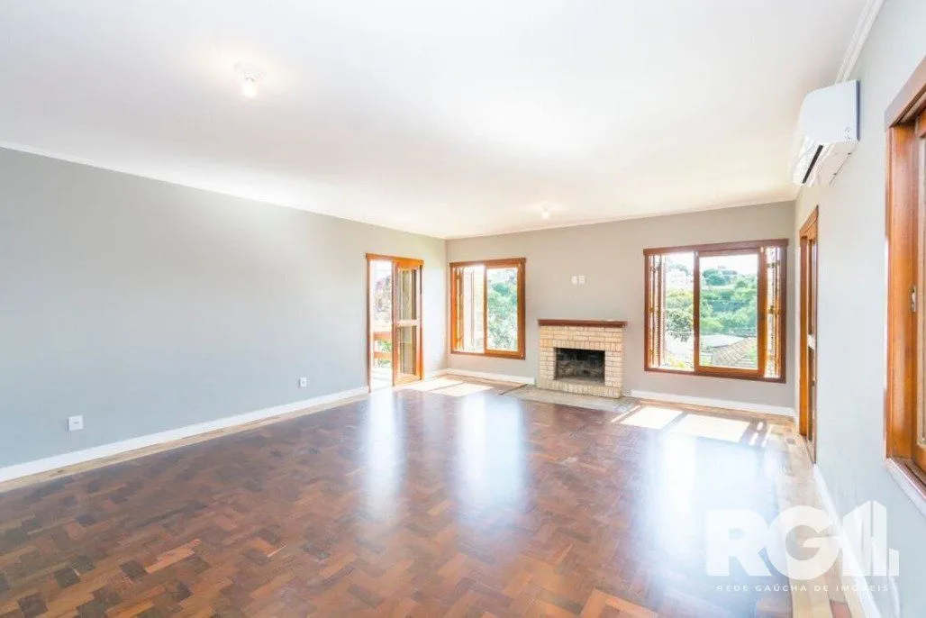 Imagem Casa com piscina, 3 dormitórios, 258m² privativos, no Jardim Itu.