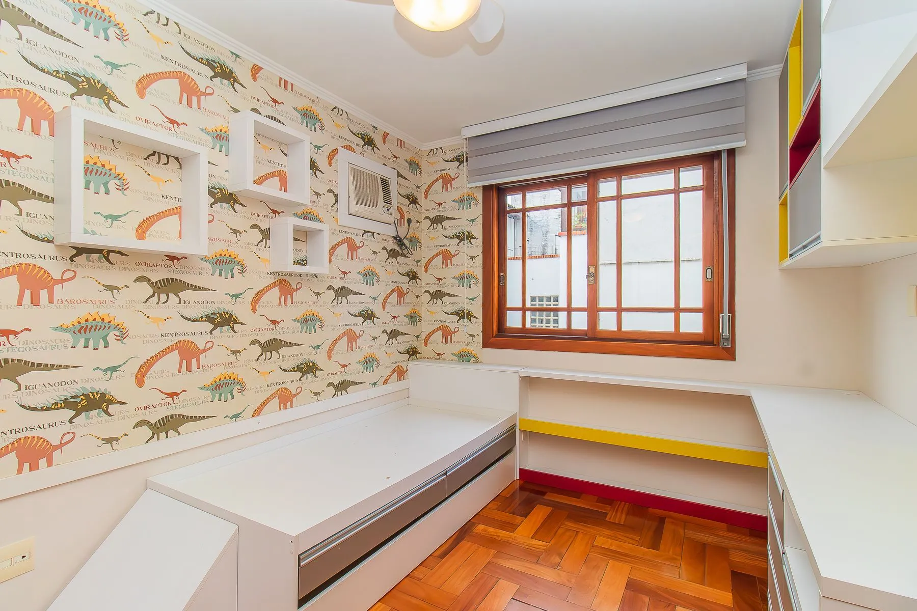 Imagem Apartamento semi mobiliado, impecável, com 126m² privativo.