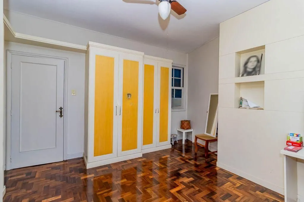 Imagem Vende-se apartamento com 2 quartos, sacada e 1 vaga - 113 m² - Moinhos de Vento