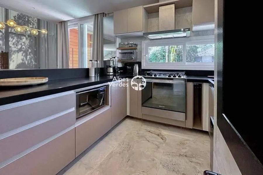 Imagem Vende-se Casa em Condominio com 3 suites a 5 minutos da Rua Coberta