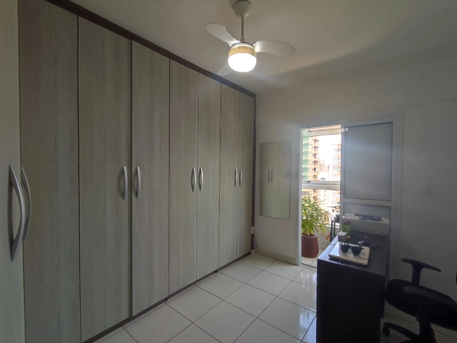 Imagem Espaçoso Apartamento na Praia Grande - VILA TUPI