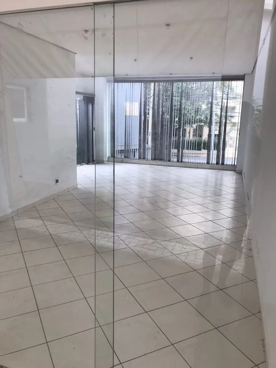 Imagem Oportunidade única: Salão Comercial de alto padrão no Jardim Europa, Sorocaba-SP - 4 salas, 9 banheiros, 8 vagas de garagem, 785,81 m².