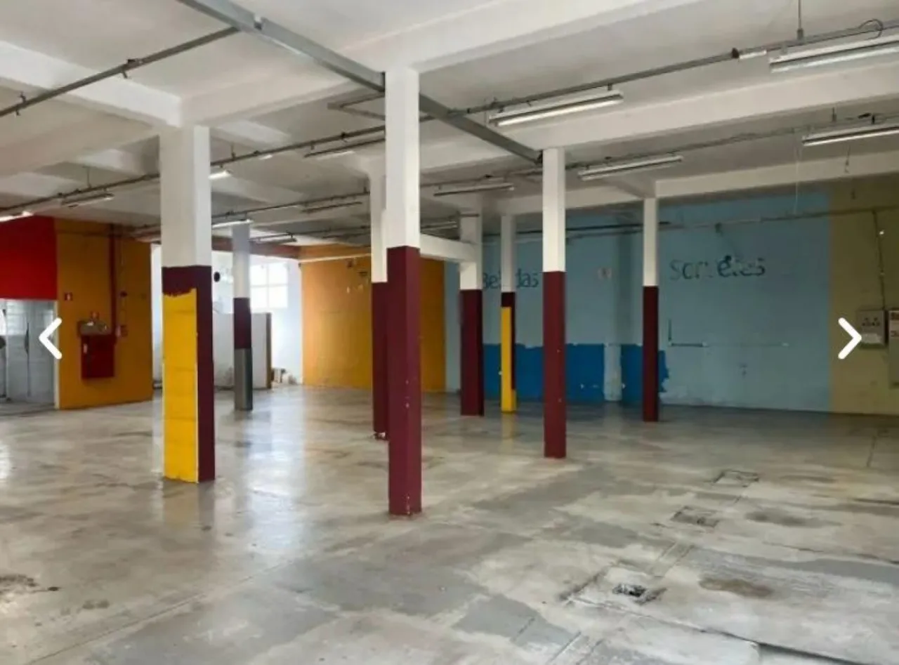Imagem Galpão Comercial para Locação em Sorocaba-SP, Jardim Vera Cruz: 12 Salas, 6 Banheiros, 10 Vagas de Garagem, 1.265m².