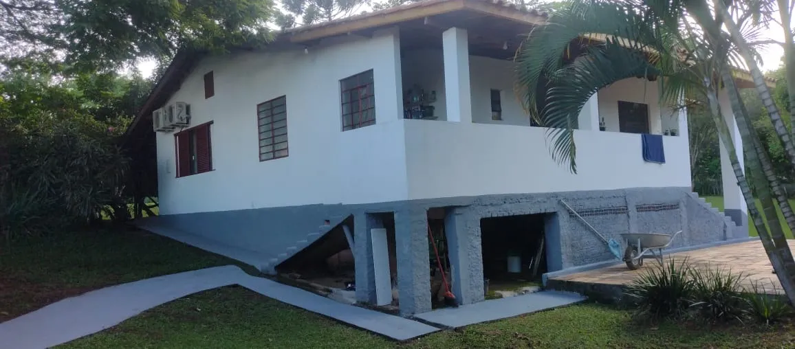 Chácara de 2.800m² em Araçoiaba da Serra - Casa Térrea com 3 Dormitórios, 1 Suíte e Área Gourmet em VILA ARTURA, SOROCABA - SP