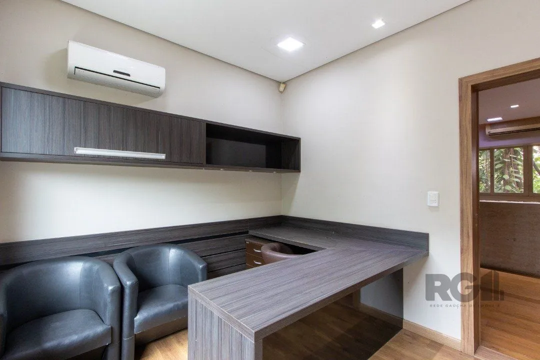 Imagem Excelente casa comercial com aproximadamente 300m² de área construída