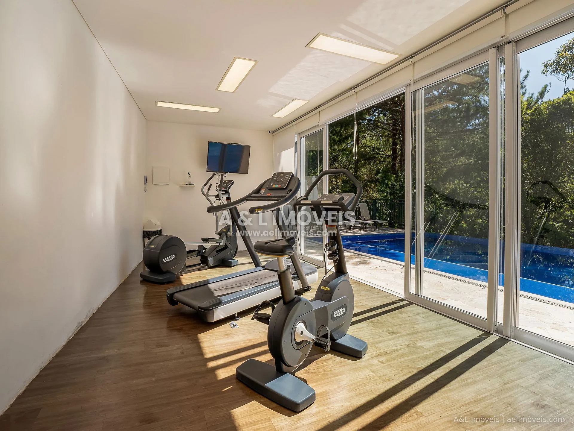 Imagem Duplex com 2 suítes e varanda no Capivari, Campos do Jordão