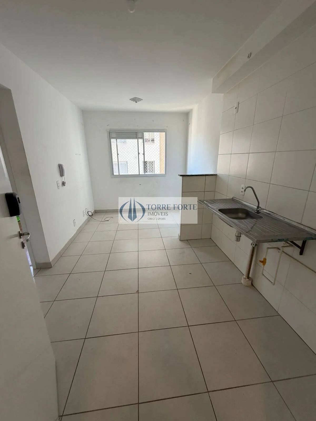 Imagem Ótimo apartamento com 45 m² reformado e semi-mobiliado próximo estação trem