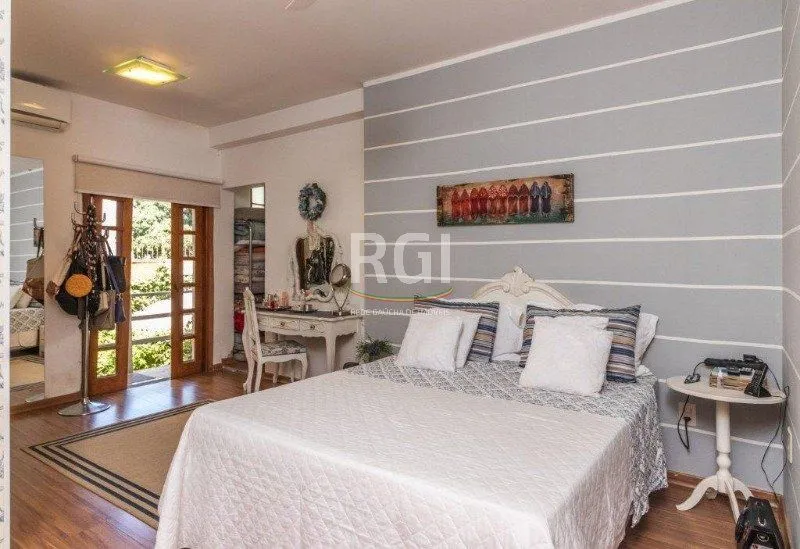 Imagem Casa para Venda - 490m², 3 dormitórios, sendo 1 suites, Floresta