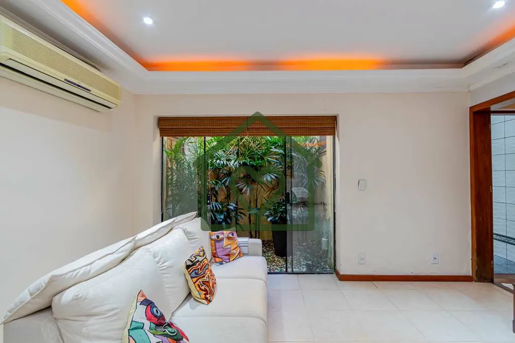 Imagem Descubra Seu Novo Lar ou Espaço Comercial! 
Apresentamos esta excelente casa térrea com sobrado no...