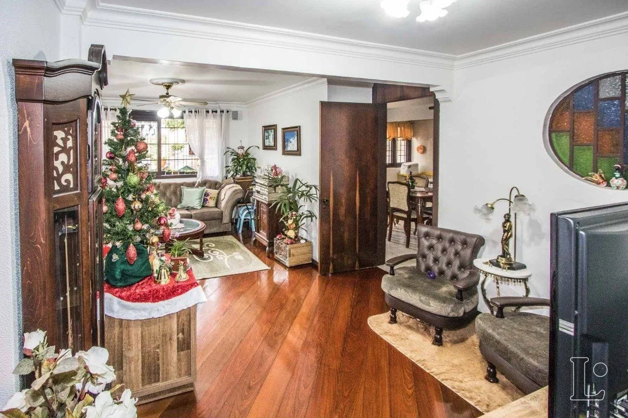 Imagem Casa para Venda - 485m², 4 dormitórios, sendo 1 suites, 3 vagas - Cristal