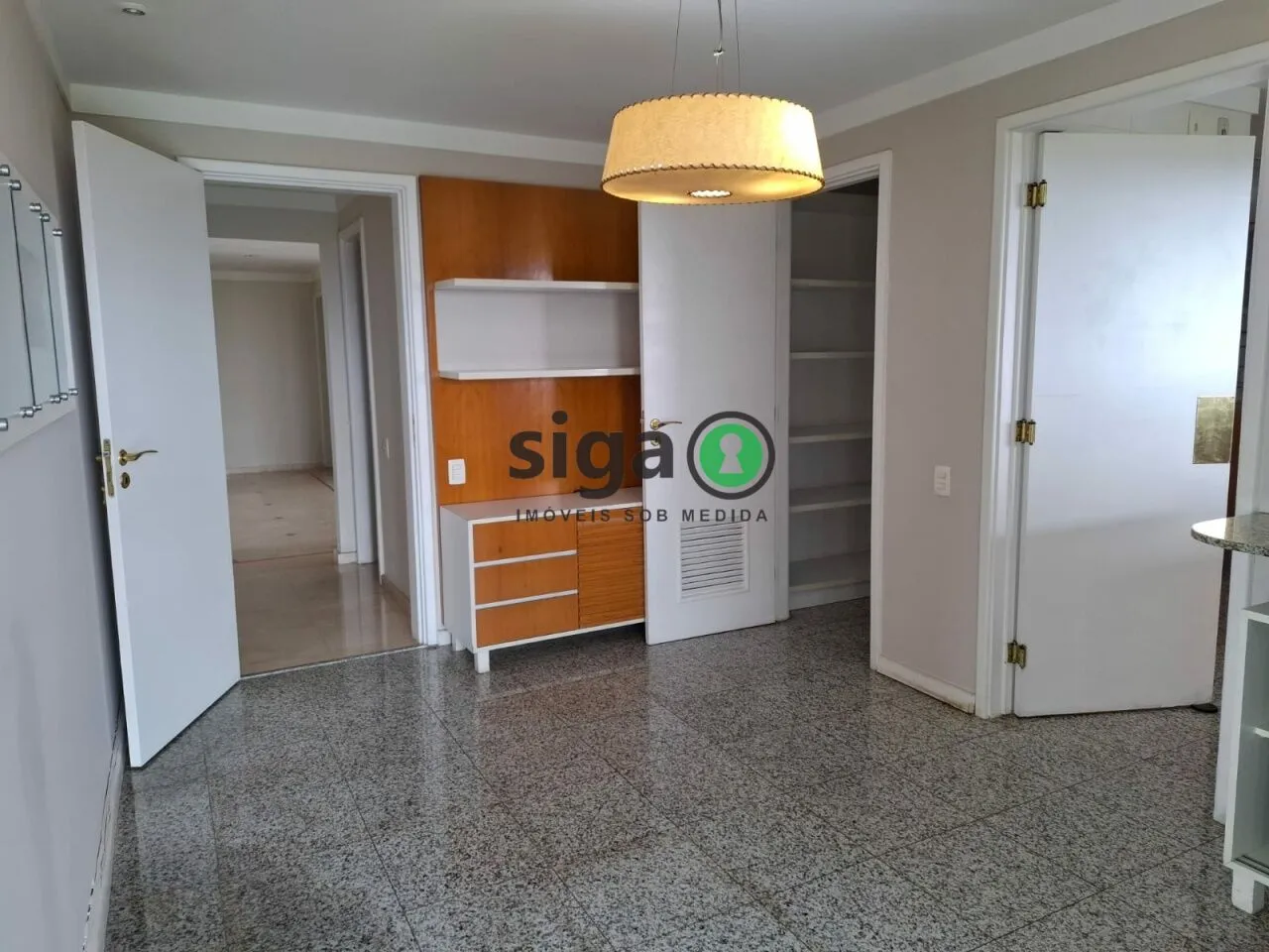 Imagem Apartamento disponível para locação - 400m²- 4 suítes - 5 vagas - Depósito privativo