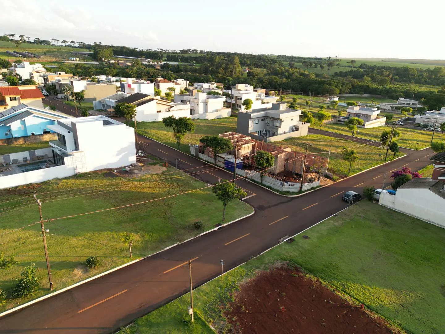 Imagem Terreno à venda em Condomínio, Bairro Cascavel Velho em Cascavel: Churrasqueira, Playground, Portaria 24h - Venda