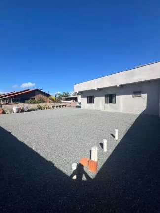 Imagem Casa com 3 dormitórios sendo 2 suítes e 4 vagas de garagem em São Francisco do Sul- SC