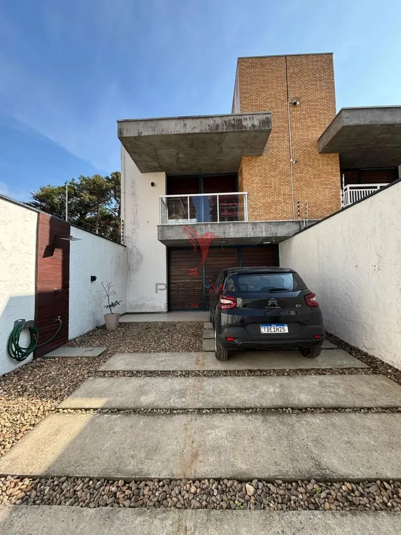 Imagem Casa de Alto Padrão em Piçarras - Jacuzzi Privativa, 3 Suites, Área Gourmet, 4 Vagas