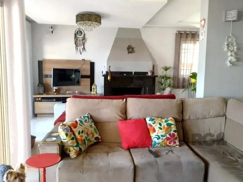 Imagem Casa de 307m² - 3 dormitórios, piscina, 4 vagas no bairro Espírito Santo