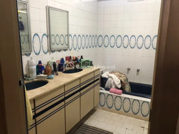 Imagem Esta casa encanta pelo conforto, amplitude e excelente distribuição dos ambientes. A área social ...