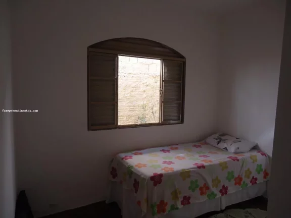 Imagem Casa para Venda em Limeira, Jardim Senador Vergueiro, 4 dormitórios, 1 suíte, 2 banheiros, 1 vaga