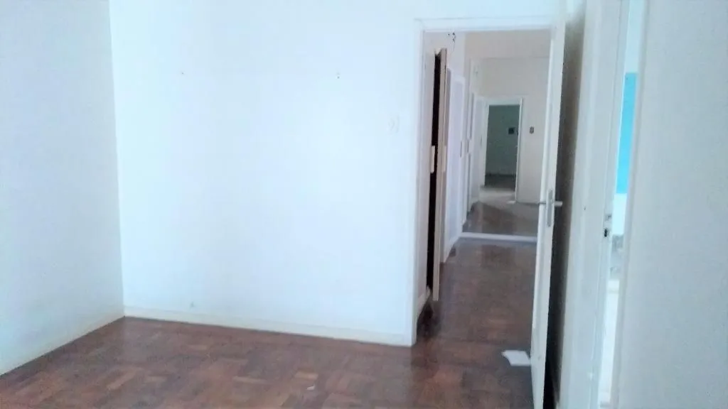 Imagem Casa para Venda - 485m², 5 dormitórios, sendo 1 suites, 1 vaga - Petrópolis