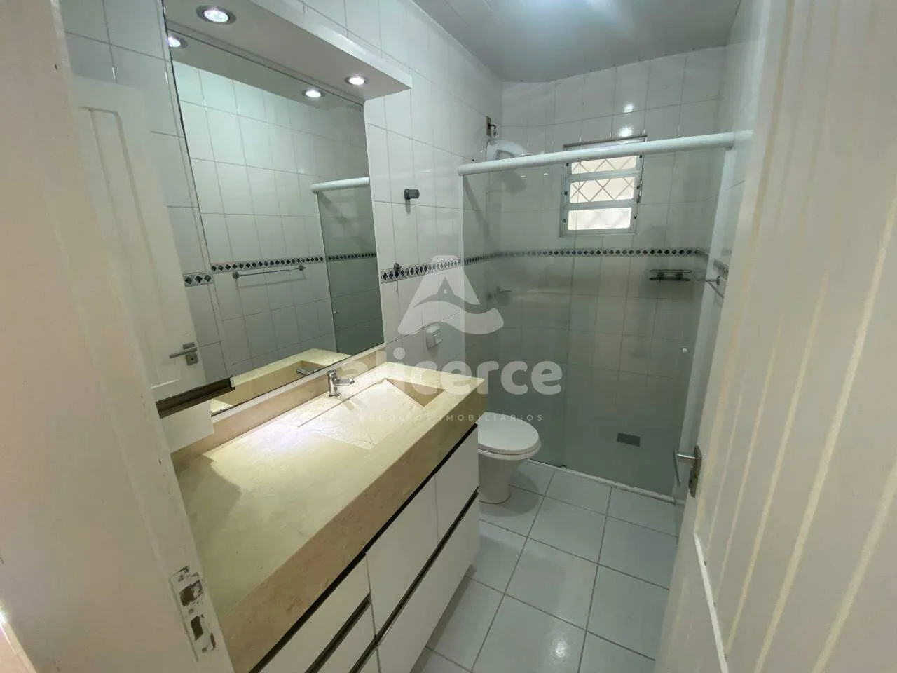 Imagem Casa à venda com 3 quartos 1 suíte, 174m² em Ponte do Imaruim Palhoça