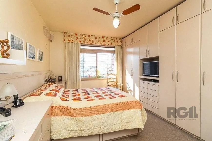 Imagem Casa para Venda - 235m², 4 dormitórios, sendo 1 suites, 2 vagas - Azenha