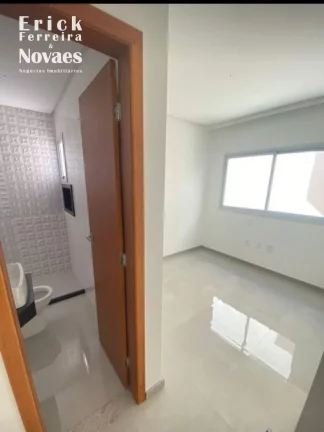 Imagem Casa a Venda na Praia do Morro-ES com 3 suítes sendo uma Suite master com Varanda, Sala de Estar e Jantar, quintal e Piscina e 2 vagas de garagem
