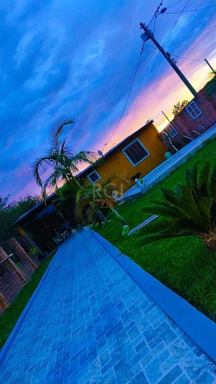 Imagem Casa com Piscina no bairro Lami