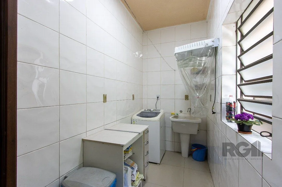 Imagem Casa para Venda - 300m², 3 dormitórios, sendo 1 suites, 4 vagas - Nonoai