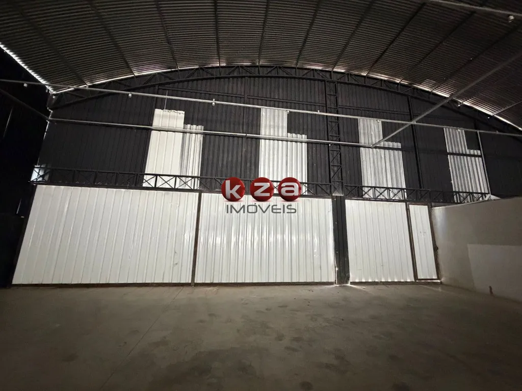 Imagem Galpão Comercial para Locação em Vinhedo-SP, Bairro Jardim Alves Nogueira: 2 Salas, 3 Banheiros, 5 Vagas de Garagem, 850m².