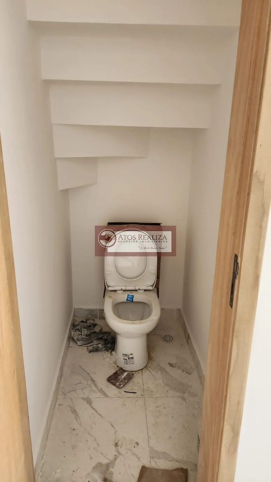 Imagem Vendo OPORTUNIDADE na Vila Ariete, Região de Campo Grande e Sabará, Sobrado de 108m² com 3 dormitórios, 1 suíte, sacada, 2 banheiros e 1 Lavabo, 2 vagas de garagem por R$720.000 para venda, Oportunidade, confira.