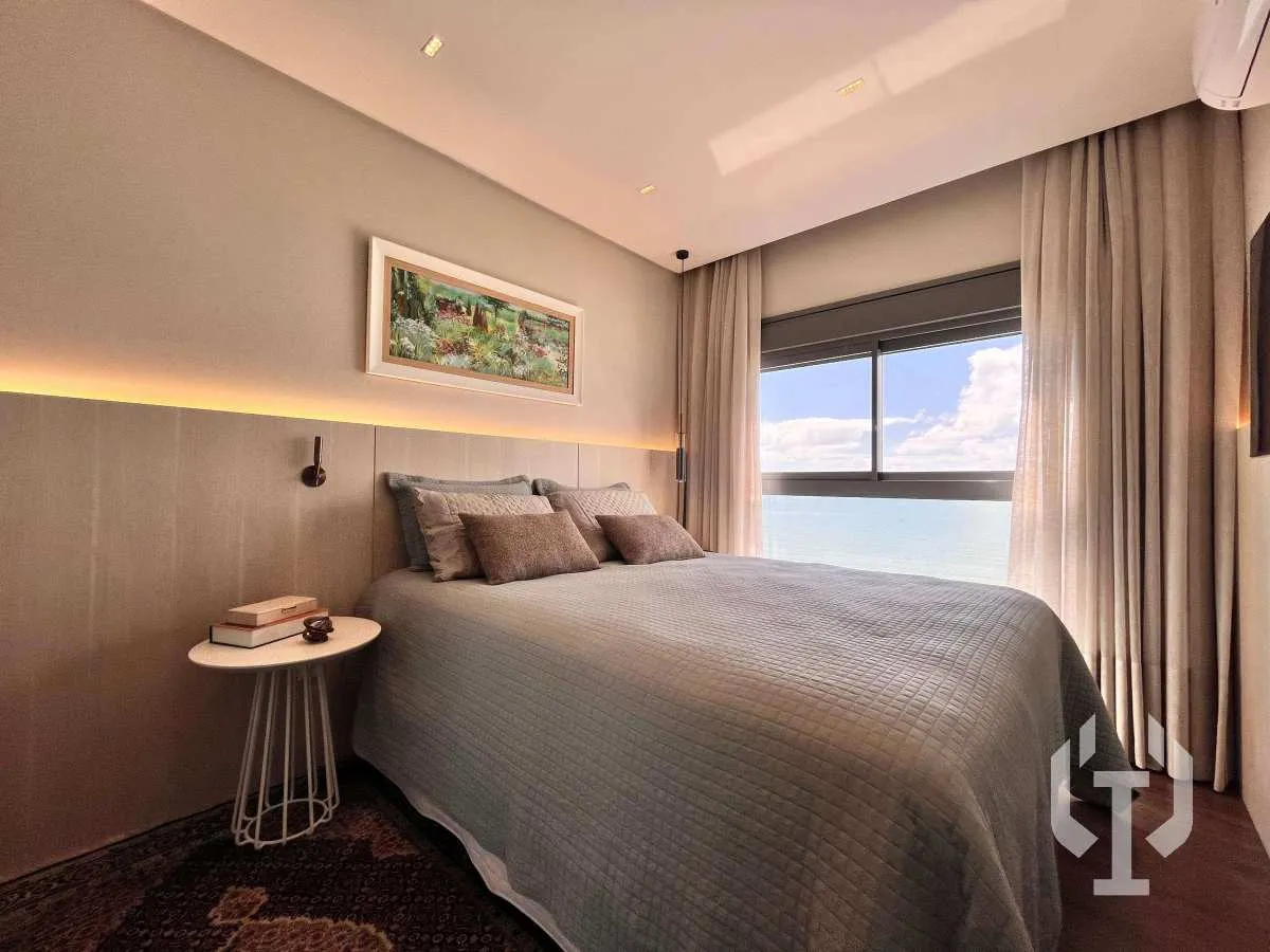 Imagem Apartamento Quadra Mar Pronto para Morar 4 Suítes em Meia Praia