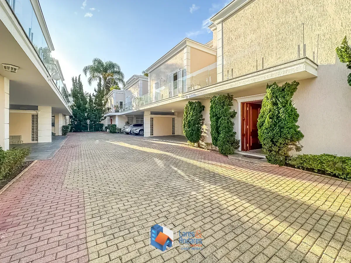 Imagem Casa em condomínio para venda em Alto da Boa Vista com 4 quartos, sendo 2 suítes, 320m²