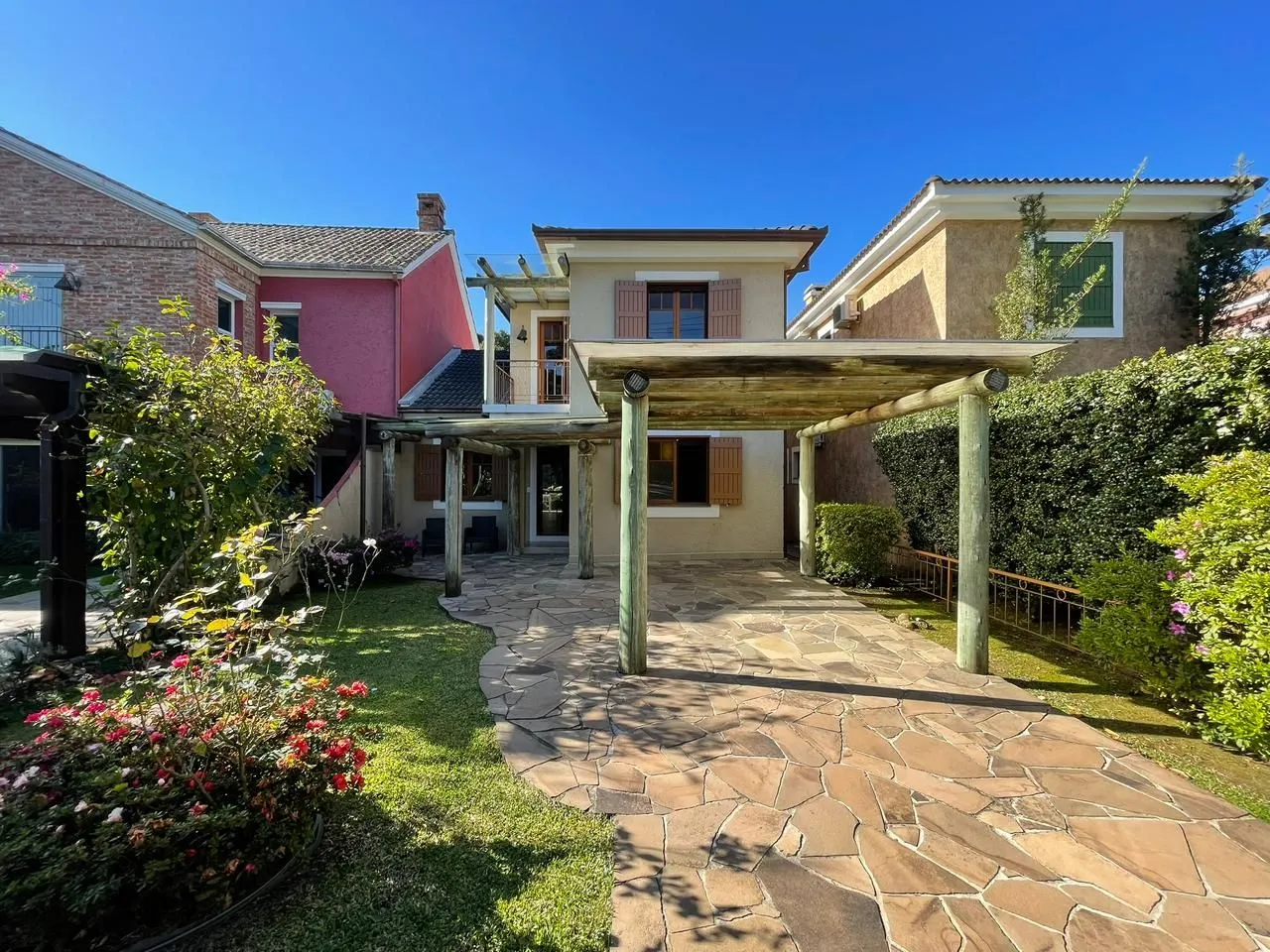Imagem Casa à venda em Canela, com 3 quartos, 238m2
