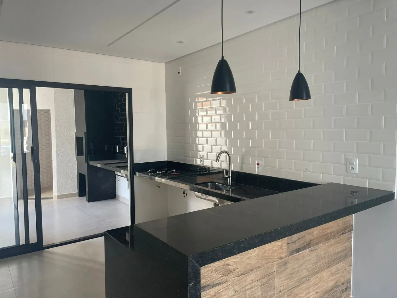Imagem Casa de alto padrão em condomínio no Horto Florestal, Sorocaba-SP: 3 quartos, 1 suíte, 2 salas, 3 banheiros, 2 vagas, 122m².