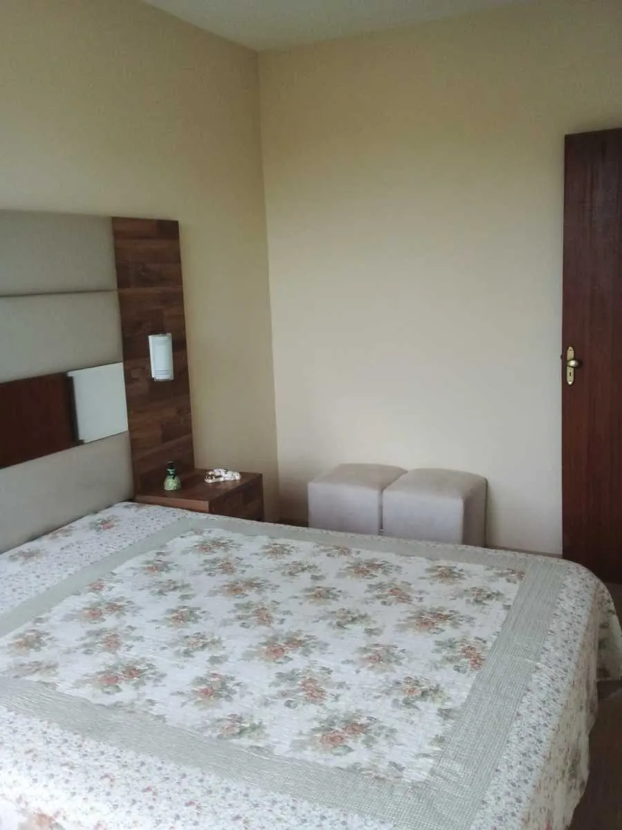 Imagem Casa duplex à venda, 3 quartos, 1 suíte, 2 vagas, Localização Privilegiada - Santa Luzia/MG