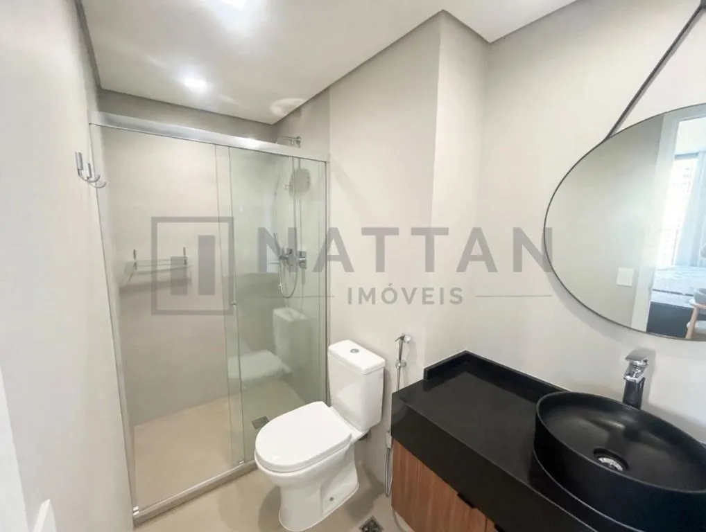 Imagem Apartamento mobiliado com varanda ampla, vista para área verde e cozinha integrada planejada