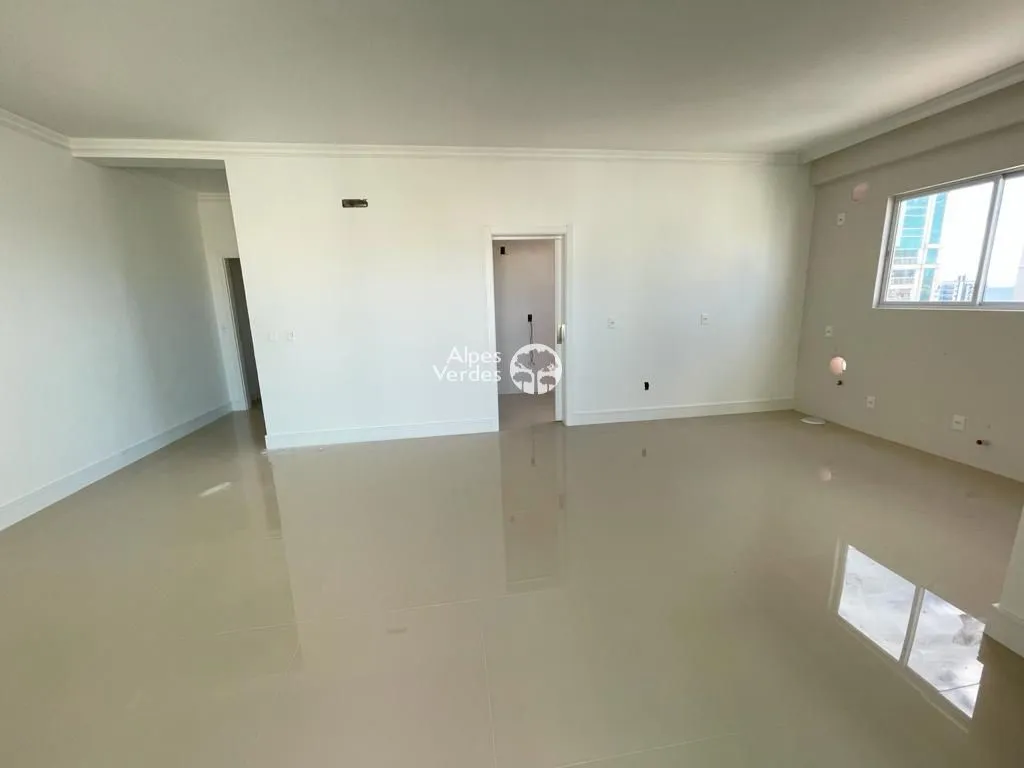 Imagem Apartamento à Venda em Meia Praia, Itapema - SC