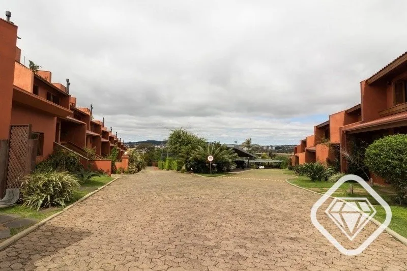 Imagem Casa em condomínio fechado à venda.

Ampla metragem, alto padrão construtivo e vista privilegiada...