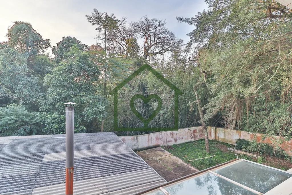 Imagem Casa em condomínio no bairro Nonoai, com 122m² privativos distribuídos em 2 andares. No térreo, ...