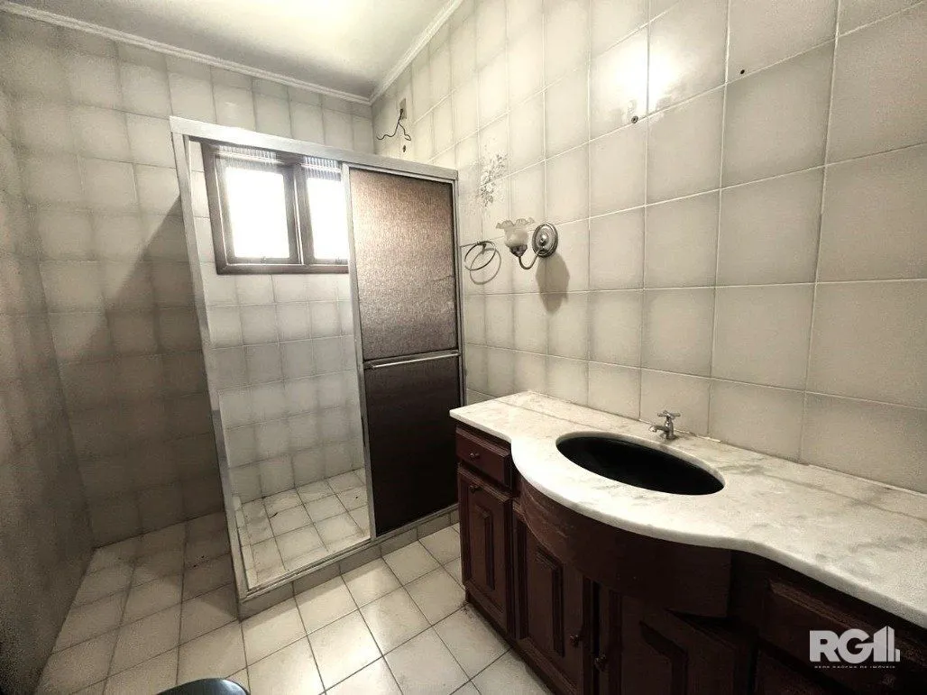 Imagem Casa com 351,60m2 de área construída em propriedade de 743m2 no Bairro Jardim Carvalho.