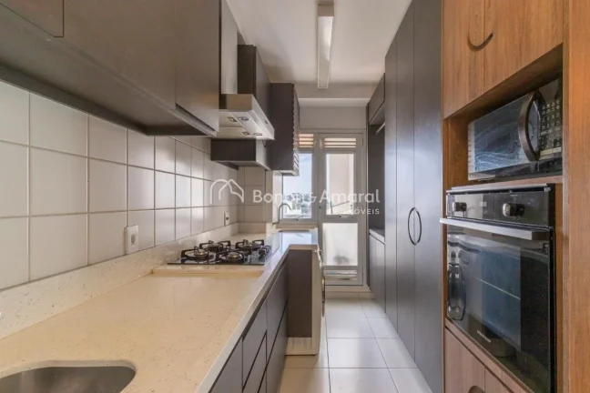 Imagem Com 83,60m² de área útil, este apartamento oferece ambientes integrados e climatizados que aliam ...