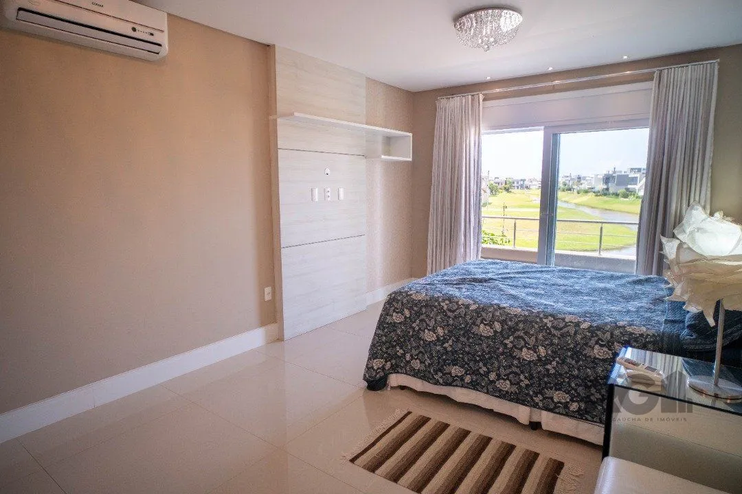 Imagem Oportunidade Única! Casa em Condomínio à Beira do Lago com 4 Suítes, sendo uma Térrea e uma Suíte Master Espetacular!