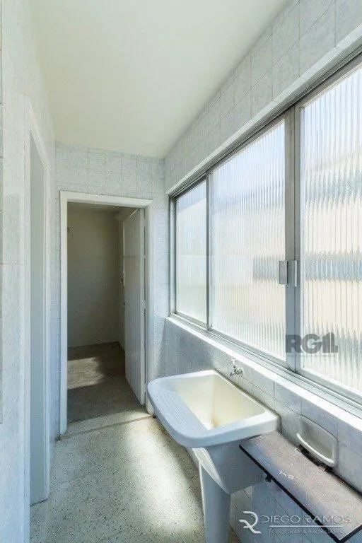 Imagem Apartamento 2 dormitórios, sendo 1 suíte, 72 m² de área privativa e 2 vaga(s) de garagem. Localizado na Rua/Av. Bagé, no bairro Petrópolis em Porto Alegre.
