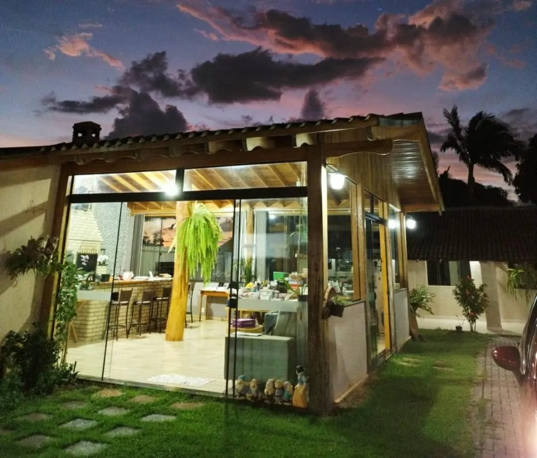Imagem Casa com sala comercial Bairro Canadá área construída 230,00m² e terreno com 715,00m²