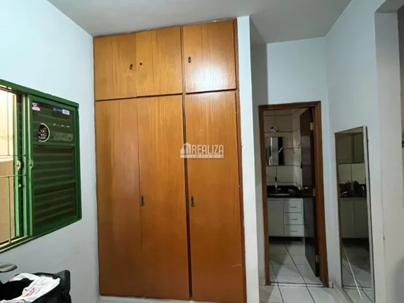 Imagem Casa com edícula à venda no bairro Olinda, em Uberaba