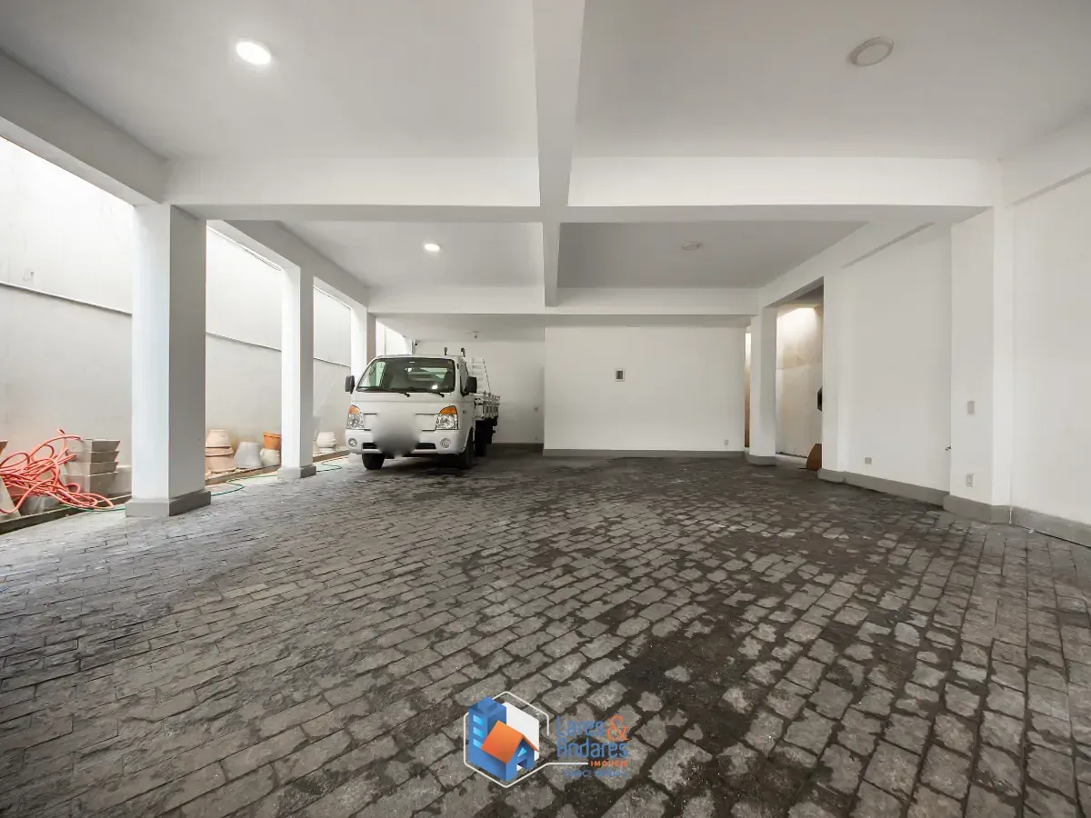 Imagem Sobrado para venda em Vila Marari com 4 quartos, sendo 2 suítes, 382m²
