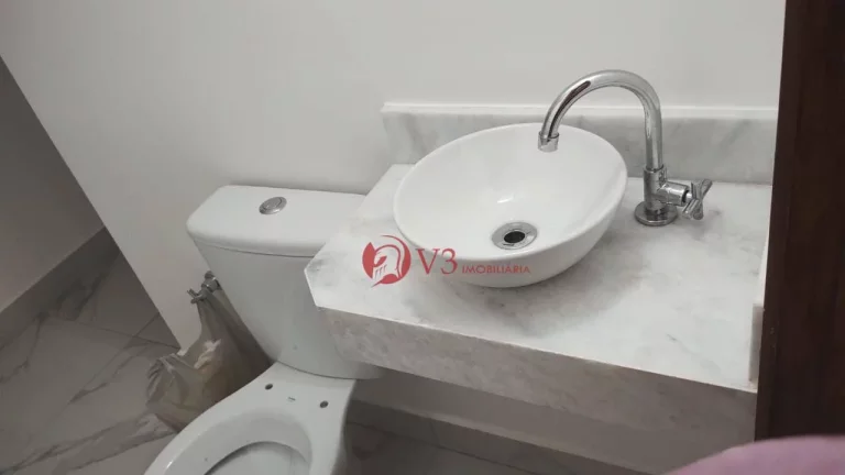 Imagem Sobrado com 3 dormitorios, 2 suites 1 lavabo, 2 vagas para 2 carros, sacadas nos quartos principais, churrasqueira, perto do metro Guilhermina esperaç