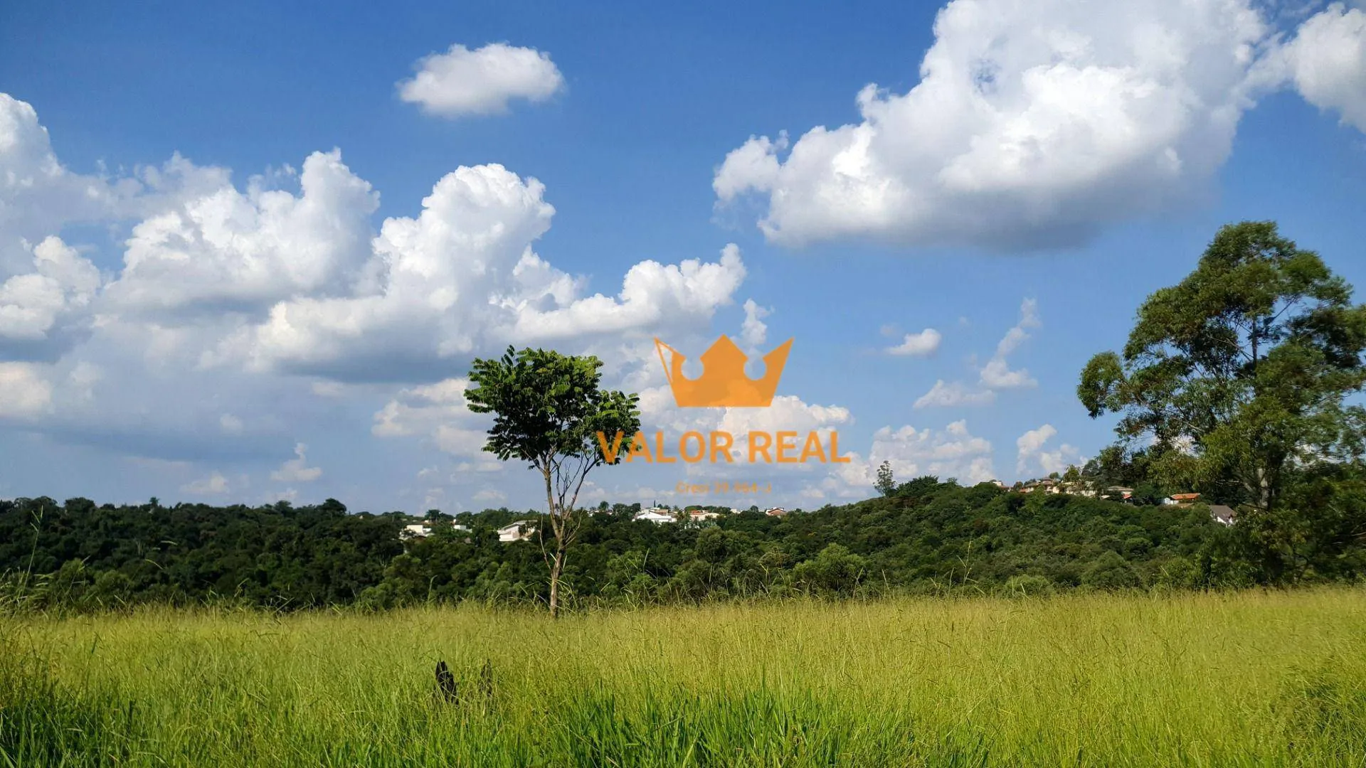 Imagem Área Residencial com 28.800.00 m2 de frente para Avenida asfaltada em Vinhedo, R$ 2.990 mil.