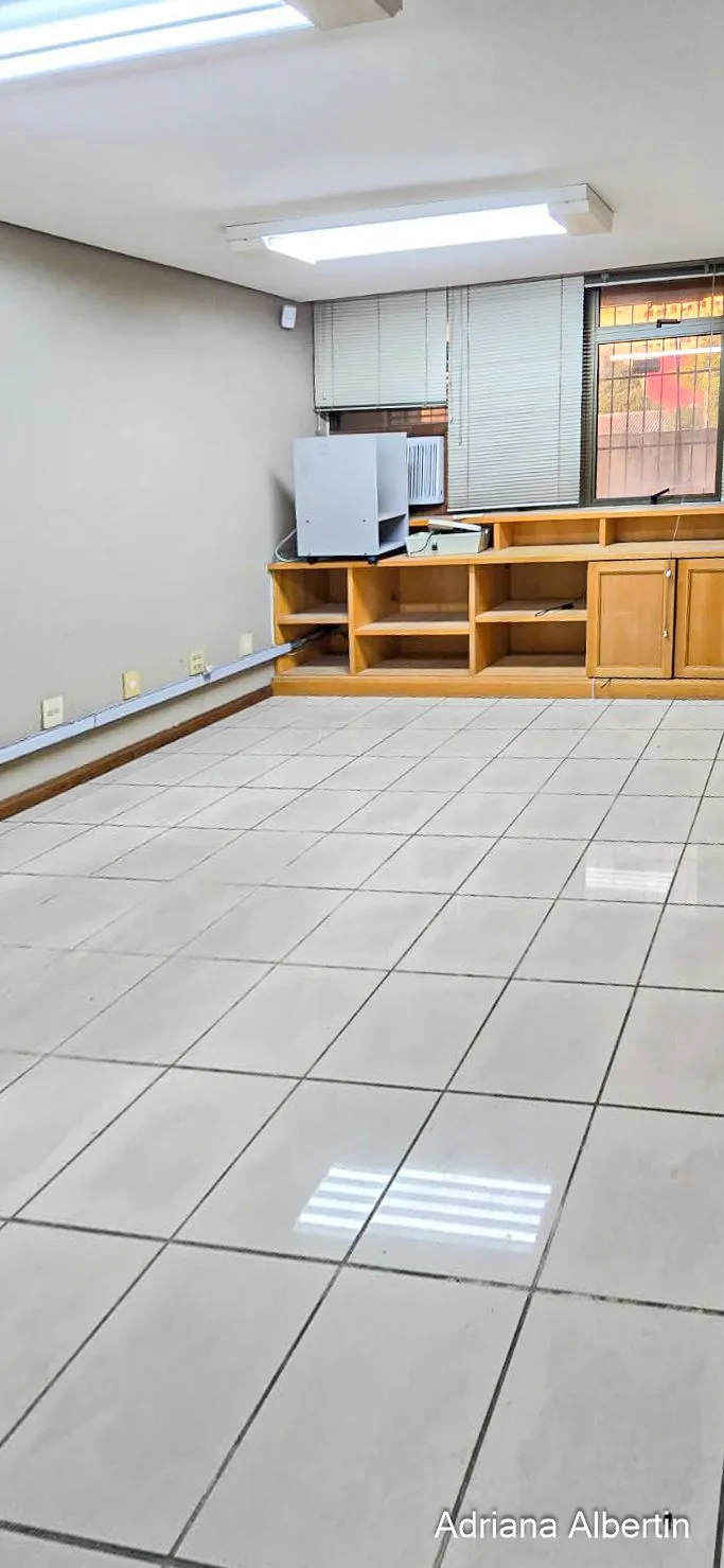 Imagem Prédio comercial com 239m²