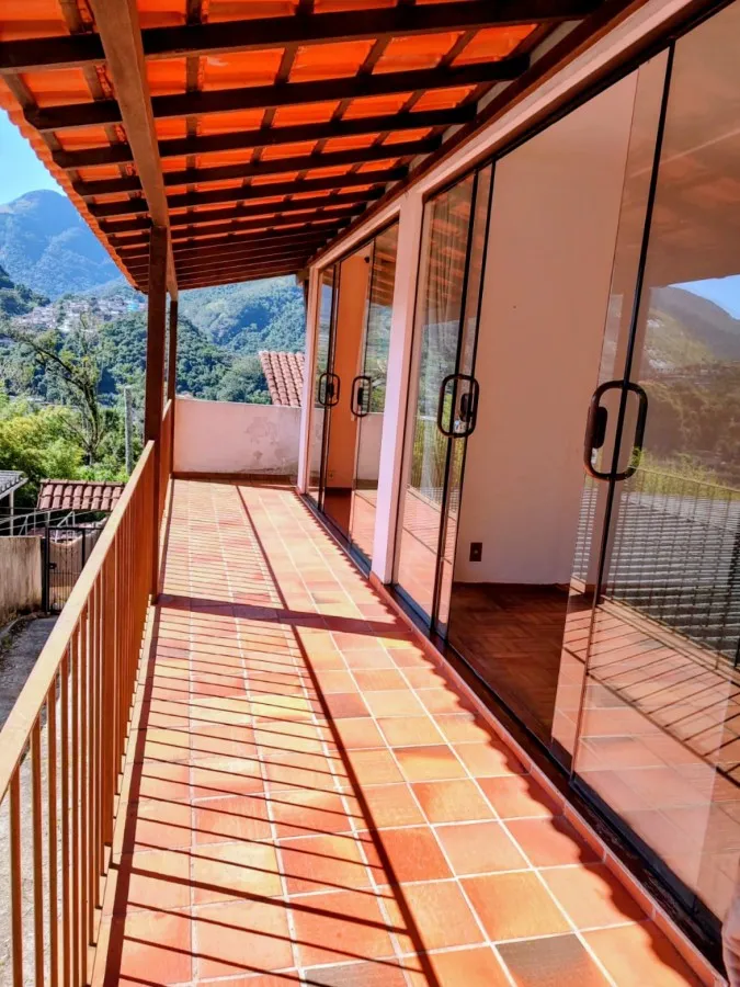 Imagem Casa para Venda em Petrópolis / RJ no bairro Alto da Serra